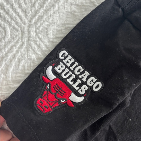 Chicago Bulls Black T-Shirt - Picture 2 of 4